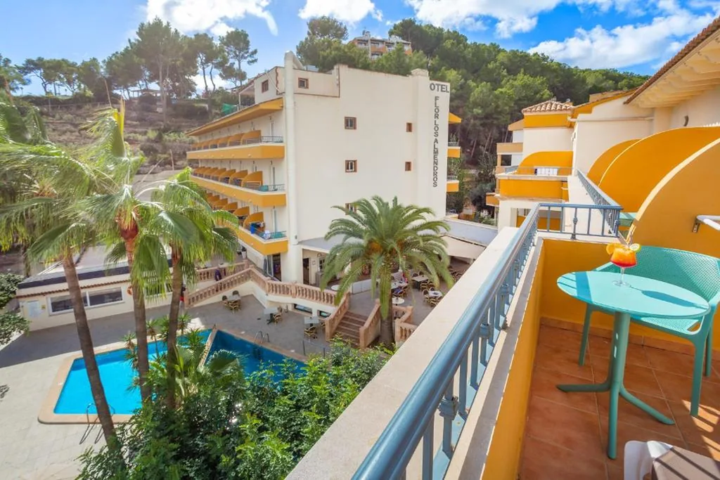 Camera doppia con balcone — FLOR los Almendros Hotel