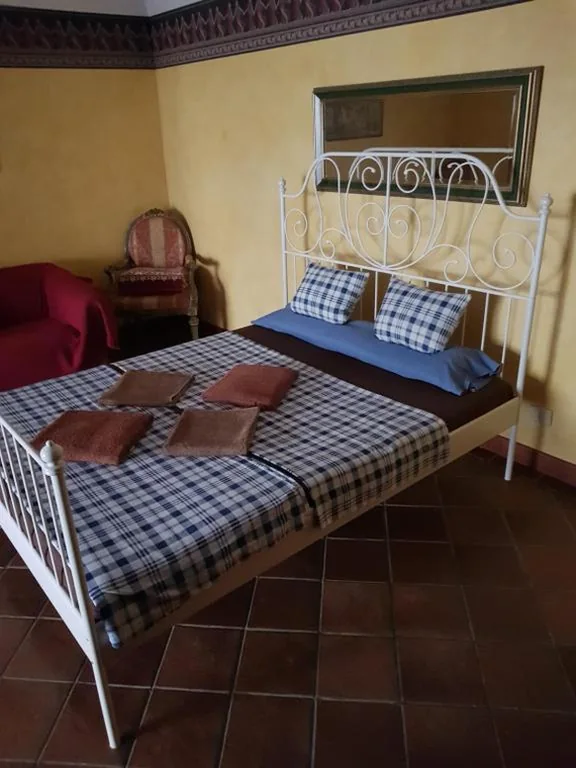 Tweepersoonskamer met badkamer - 2 bedden — "Flora B&B "- Rooms in Privat Home Habitaciones en una casa privada