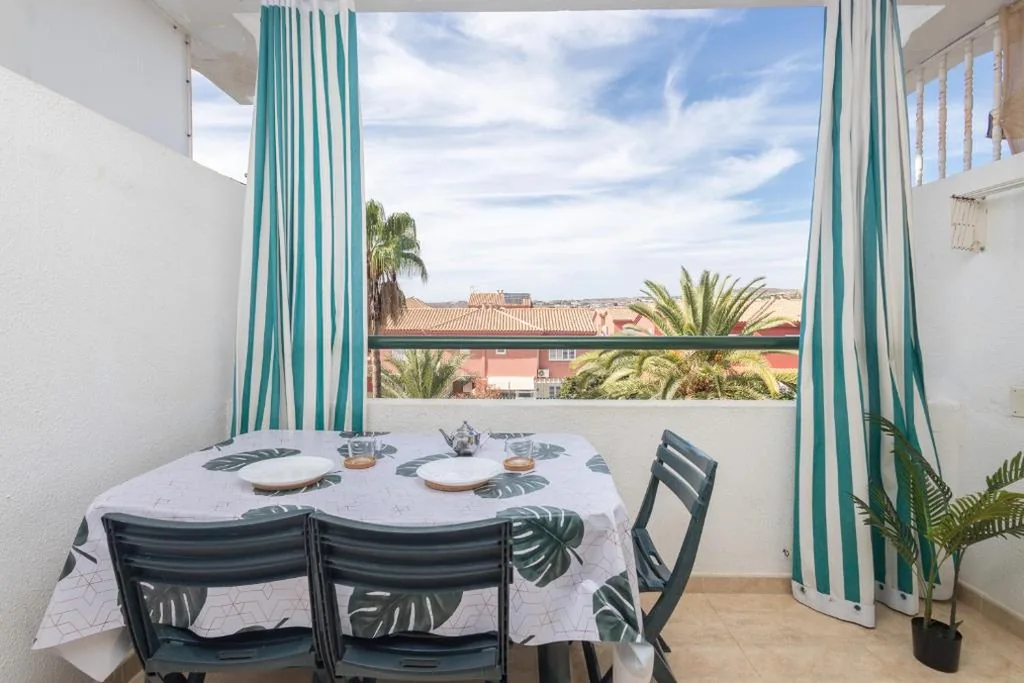 Apartamento de 1 dormitorio — Floral Home - Large Private Terrace with Pool