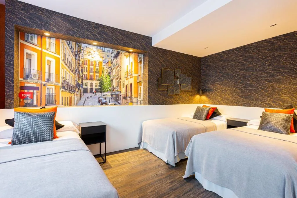 Chambre quadruple classique — Fly Rooms Madrid Airport