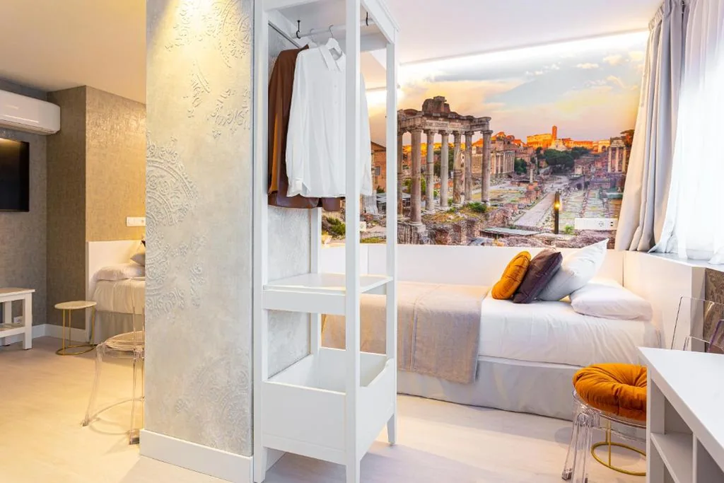 Chambre triple — Fly Rooms Madrid Airport