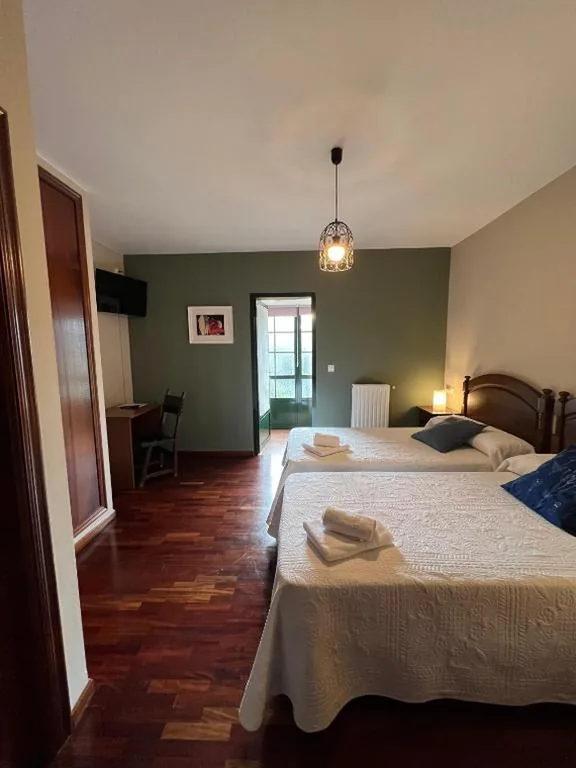 Tweepersoonskamer met balkon - 2 eenpersoonsbedden — Fogar dos Antigos