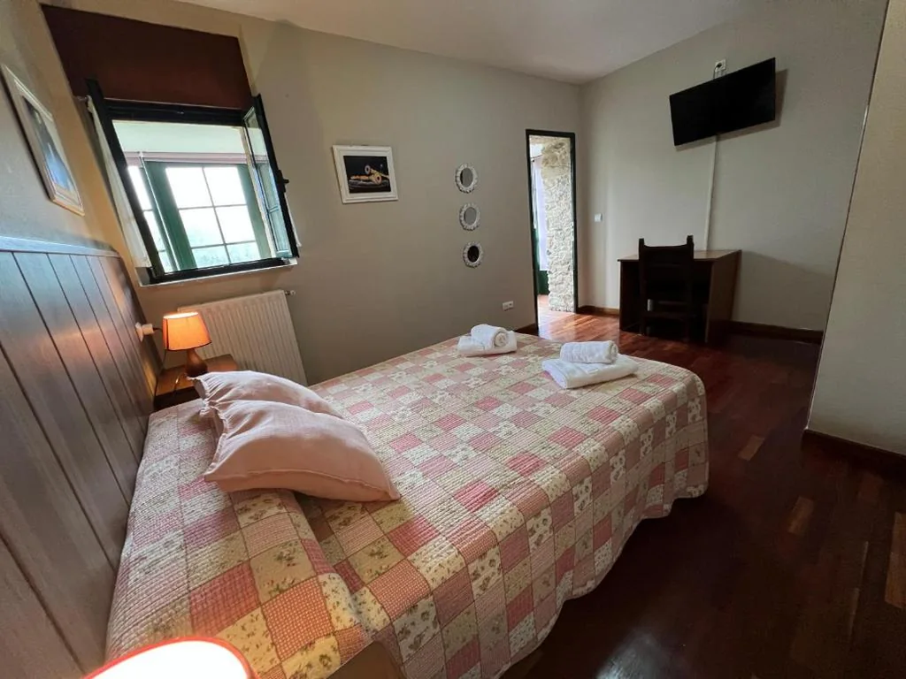 Tweepersoonskamer met balkon — Fogar dos Antigos
