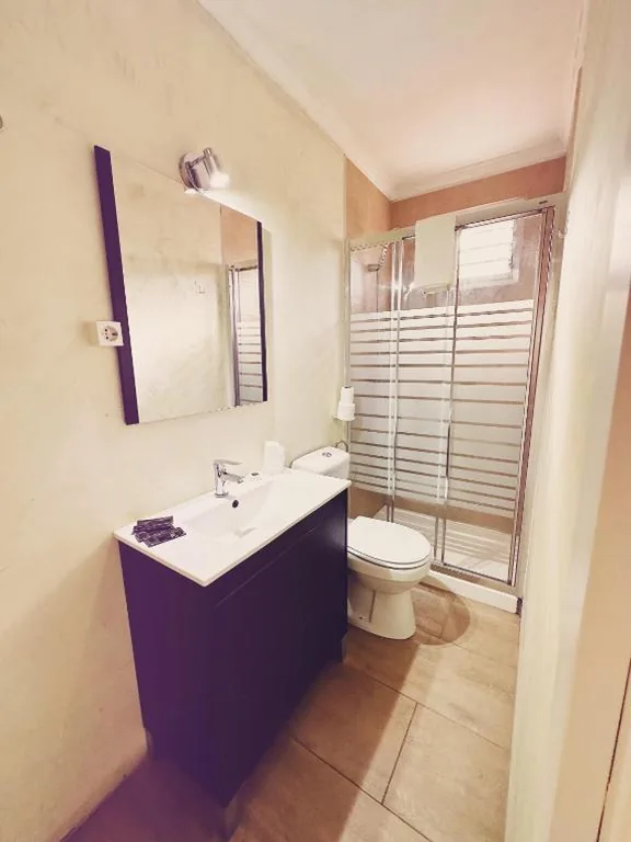 Tweepersoonskamer met eigen badkamer — Fonda Aparicio