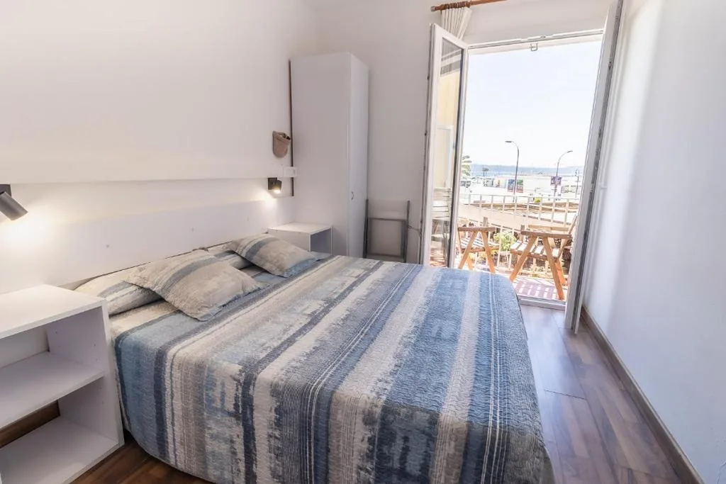 Doppelzimmer mit Balkon und Meerblick — Fonda Can Dalfo