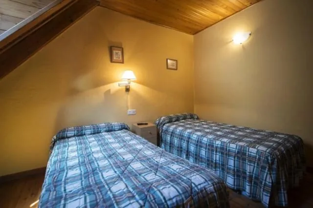 Camera doppia con bagno privato esterno - 2 letti — Fonda Eth Petit - Sólo adultos,niños a partir de 12 años