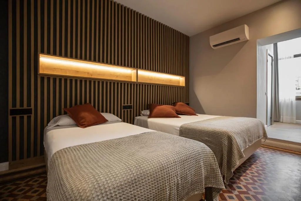 Chambre triple — Fontanella By BCN URBAN Rooms