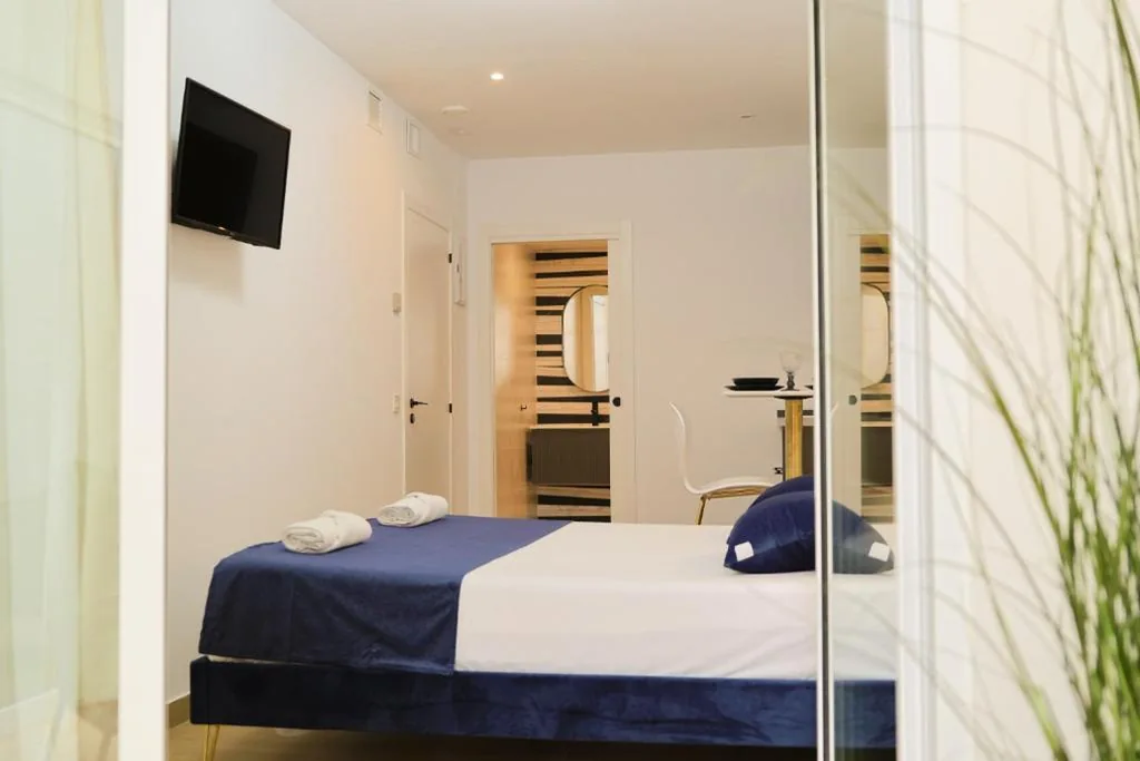 Tweepersoonskamer met eigen badkamer — Forata lofts