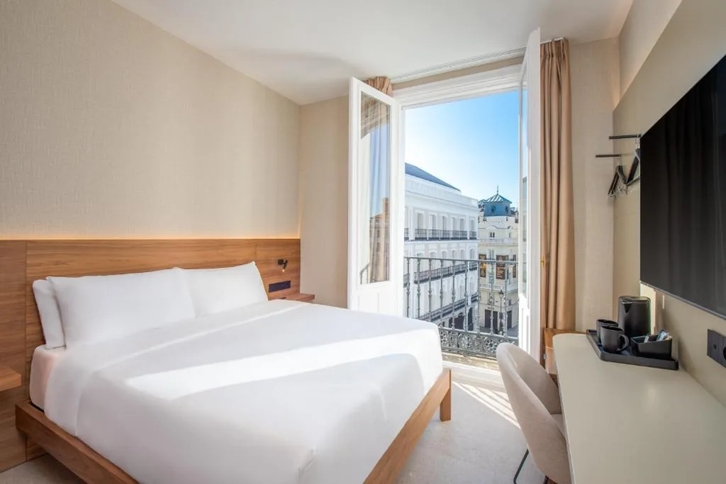 Camera doppia con balcone — FORTINN Puerta del Sol