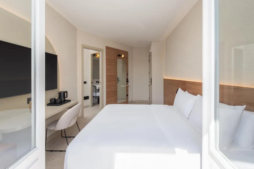 Suite junior con balcone — FORTINN Puerta del Sol