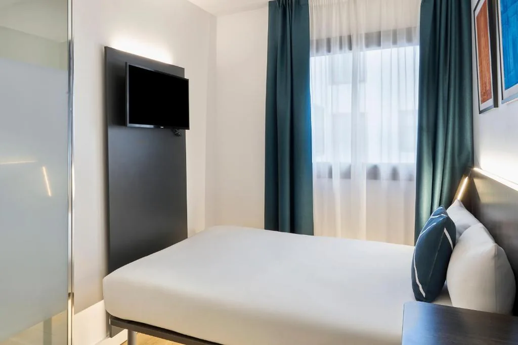 Habitación individual Efficient con 1 cama doble — Four Points Flex by Sheraton Madrid Atocha