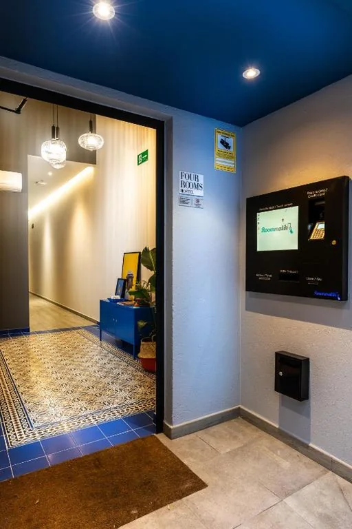Habitación Doble Deluxe con ducha — Four Rooms Hostel