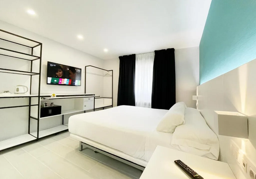 Habitación Doble Deluxe con bañera — Four Rooms