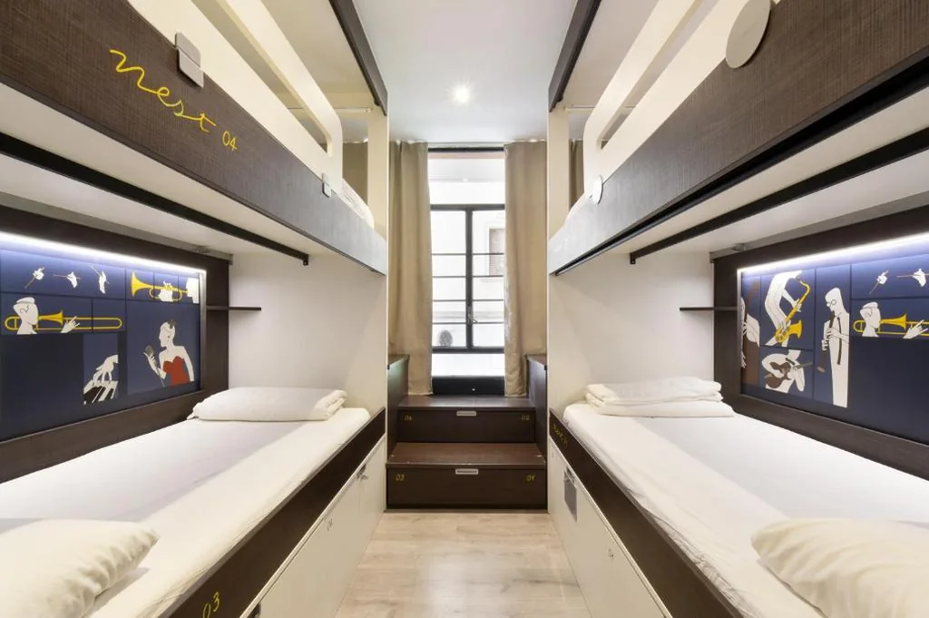 Cama en habitación compartida mixta de 4 camas — Free Hostels Barcelona