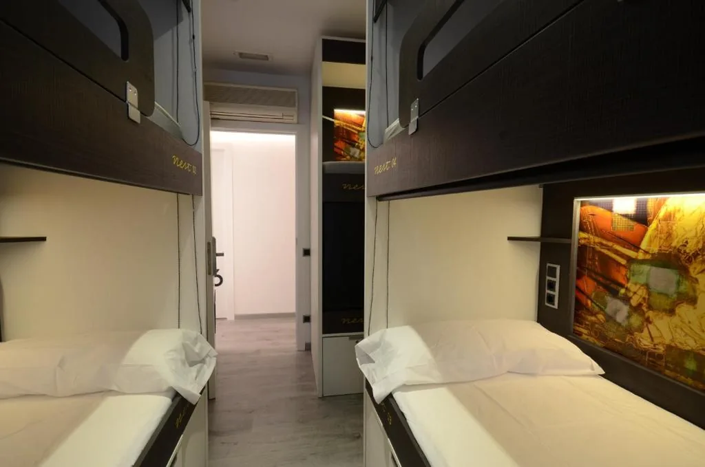 Habitación con baño (6 adultos) — Free Hostels Barcelona