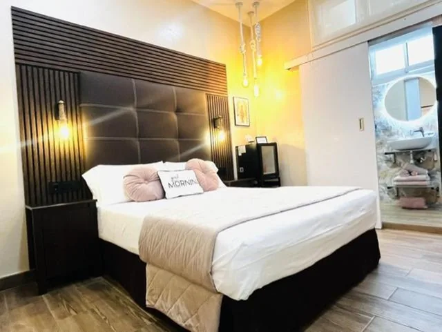 Habitación Doble con baño privado — Front Arc