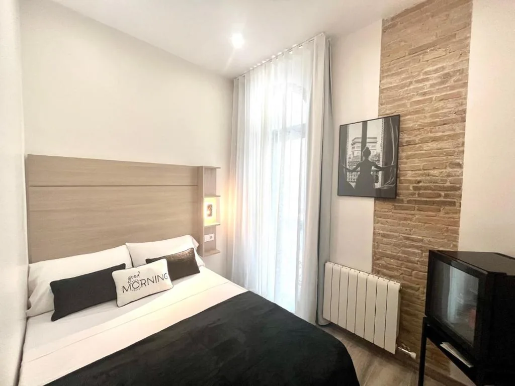 Habitación Individual con baño privado — Front Arc