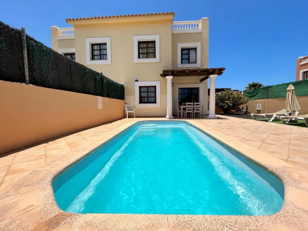 Casa con 3 camere da letto — FTV Holidays Homes Villas