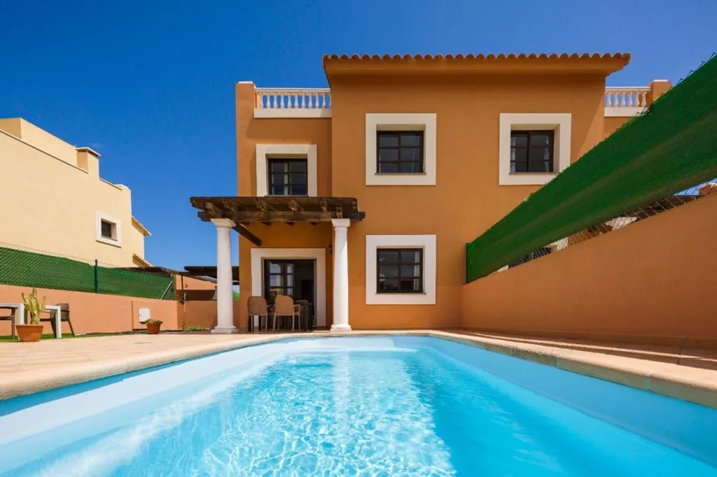 Casa con 3 camere da letto — FTV Holidays Homes Villas