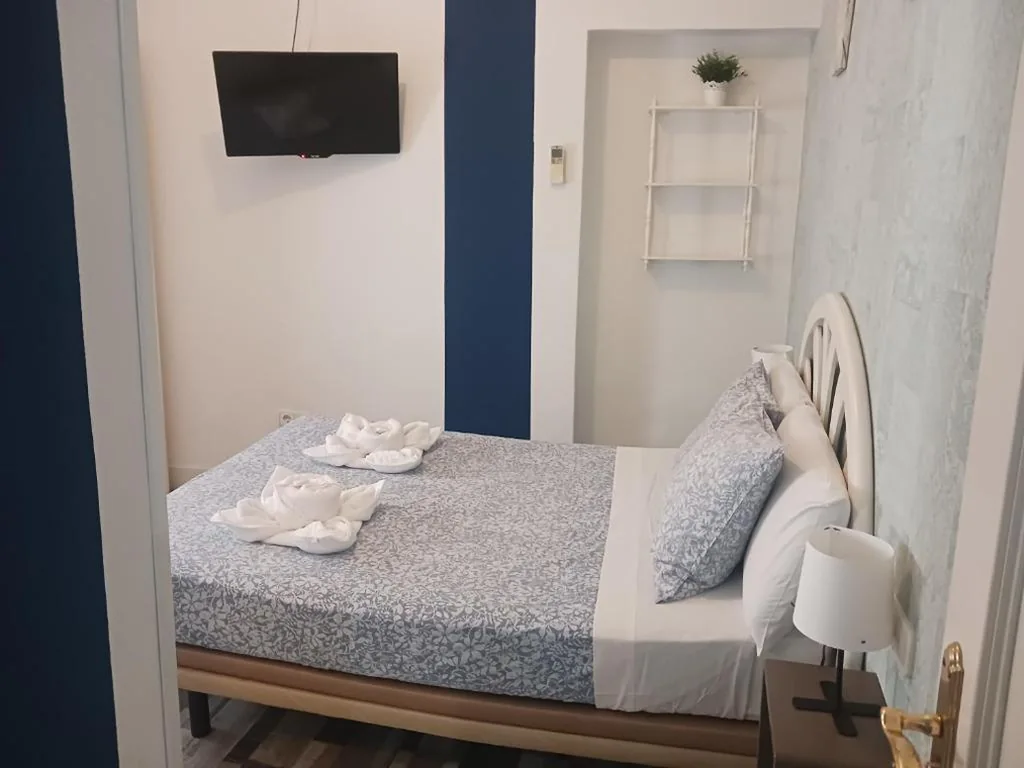Habitación Doble Interior Pequeña — Fuencarral Adeco