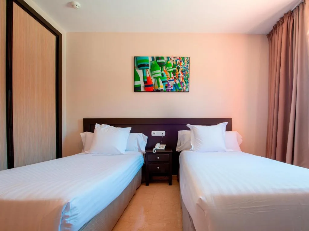 Camera doppia con letti singoli — Fuengirola Beach Apartamentos Turísticos