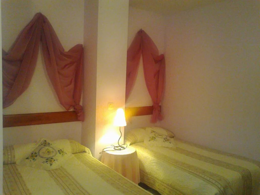Habitación Doble con baño privado - 2 camas — Fuerte de San Mauricio