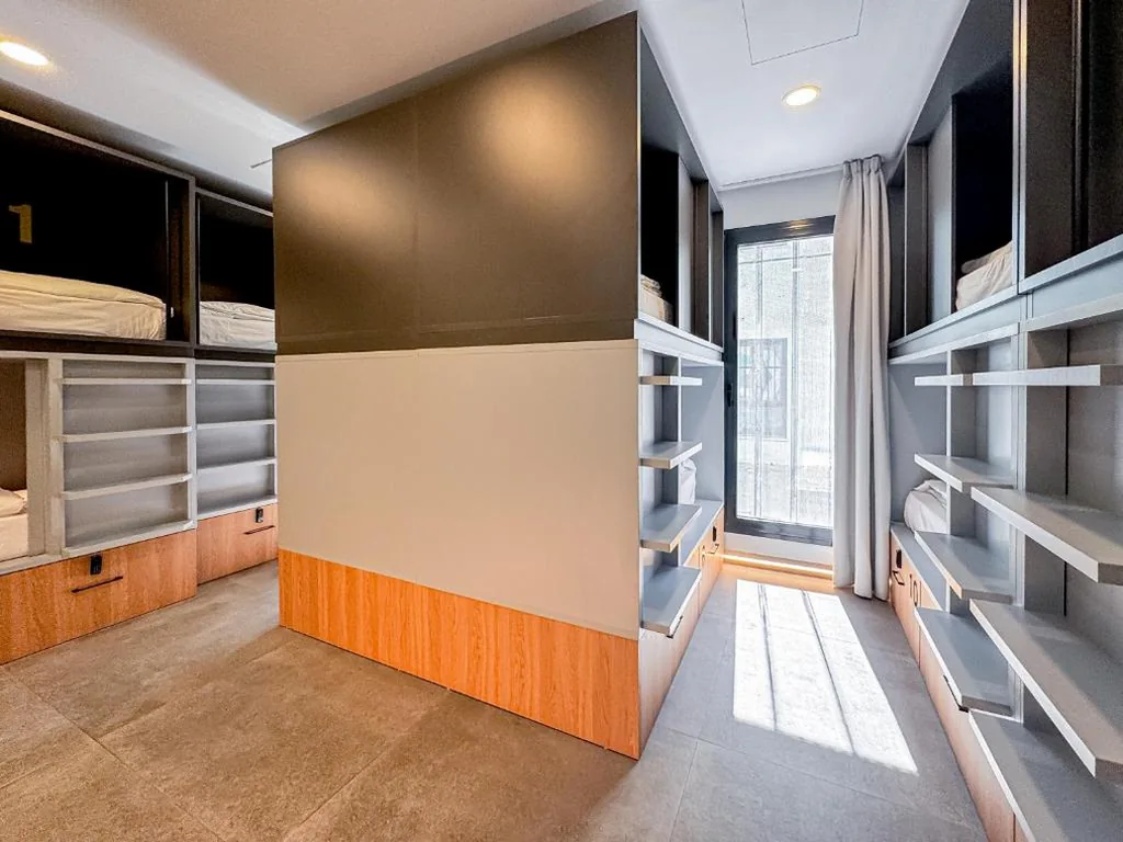 Familiekamer met 12 bedden — Funker Hostel