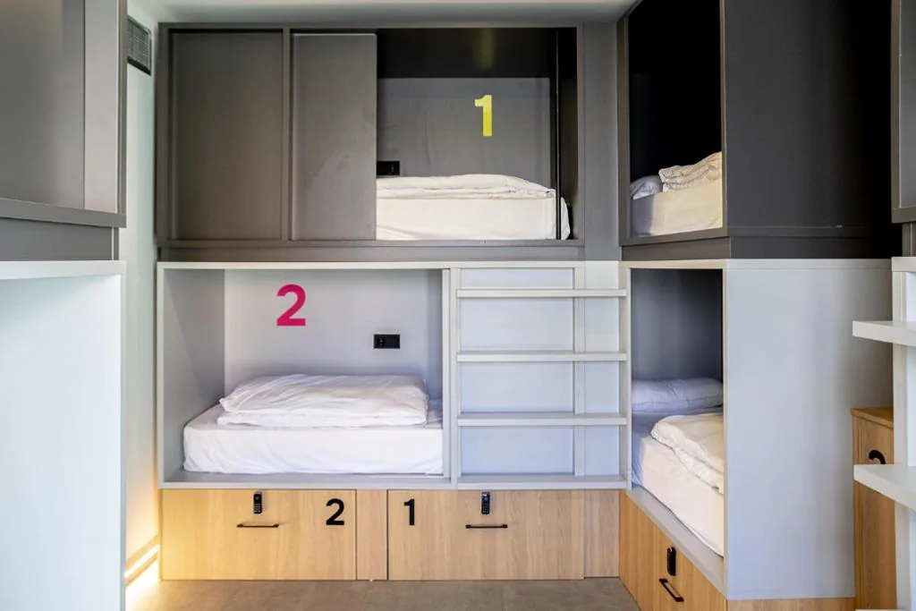 Familiekamer met 8 bedden — Funker Hostel