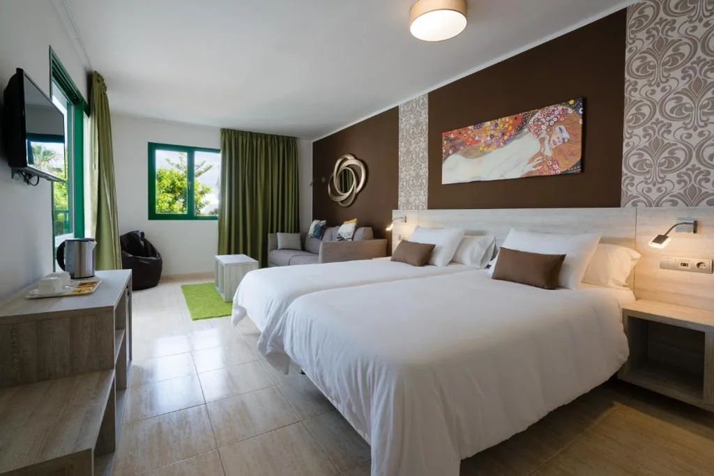 Suite de 2 dormitorios (2 adultos + 1 niño) — Galeon Playa by SeaSense
