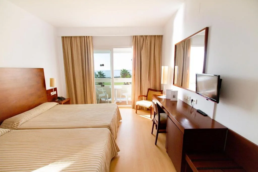 Habitación Doble - 2 camas dobles — Garbí Costa Luz