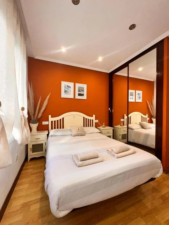 Tweepersoonskamer met eigen badkamer — Gato Gordo - bike & surf house