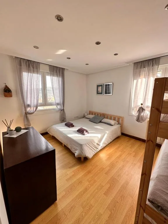 Driepersoonskamer met gedeelde badkamer — Gato Gordo - bike & surf house