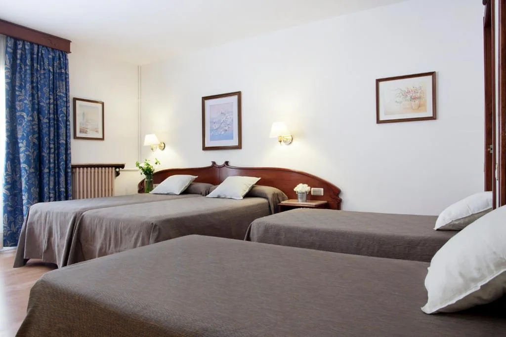 Quadruple Room — Gaudi Hotel