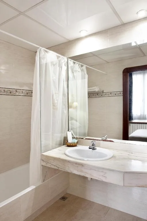Triple Room — Gaudi Hotel