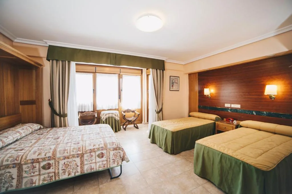 Chambre Quadruple — Gavilanes 2 TOLEDO
