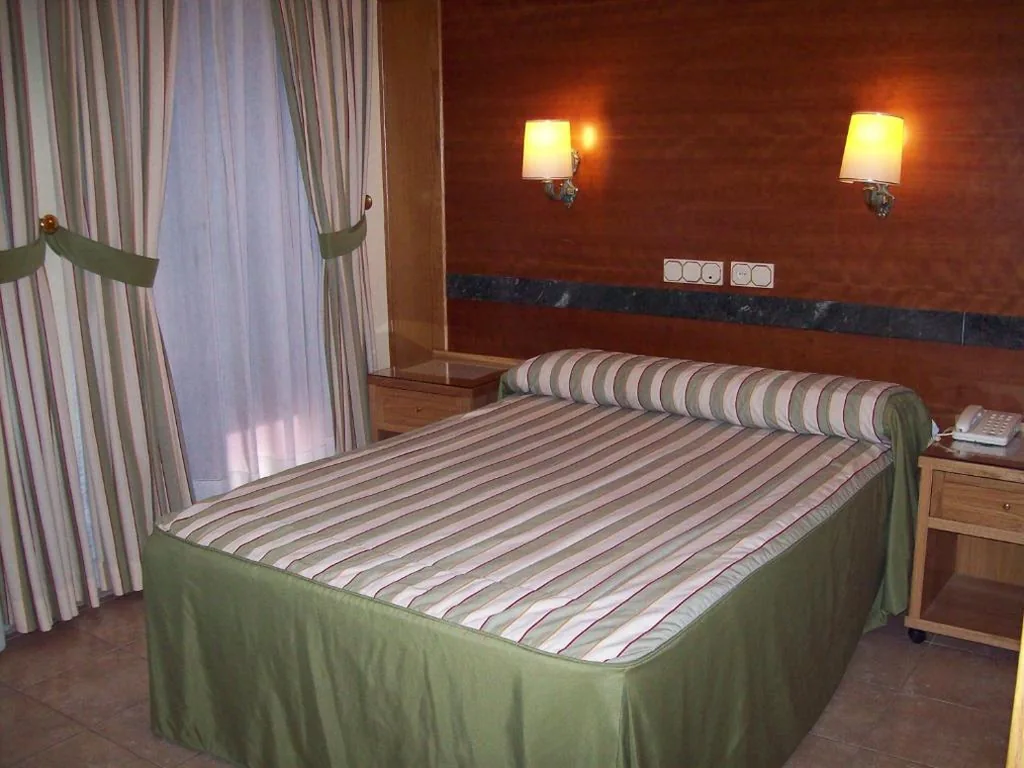 Chambre Double Standard — Gavilanes 2 TOLEDO