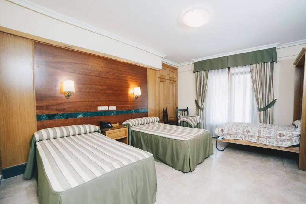 Chambre Triple — Gavilanes 2 TOLEDO