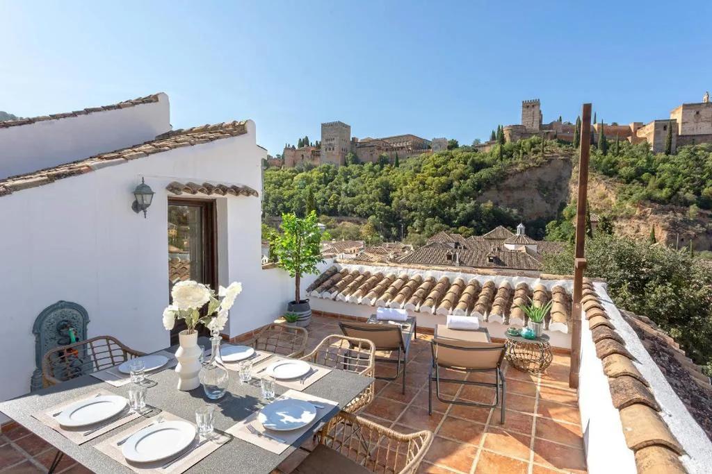 Casa com Três Quartos e Terraço — Genteel Home Mirador de los Reyes