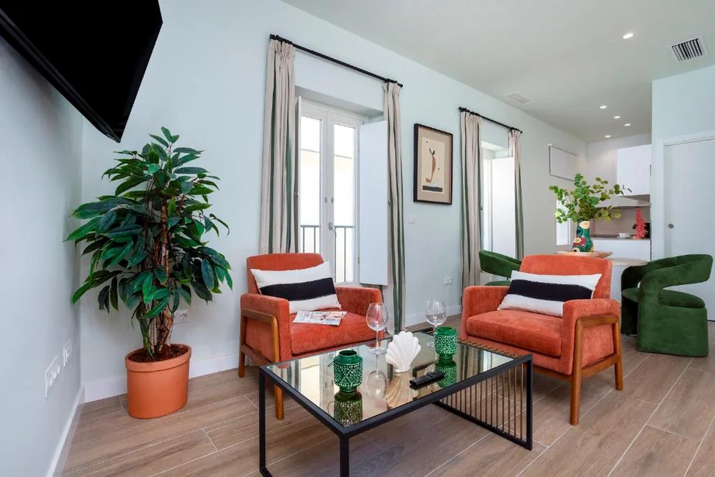 Estudio con balcón — Genteel Home Patrocinio Cádiz