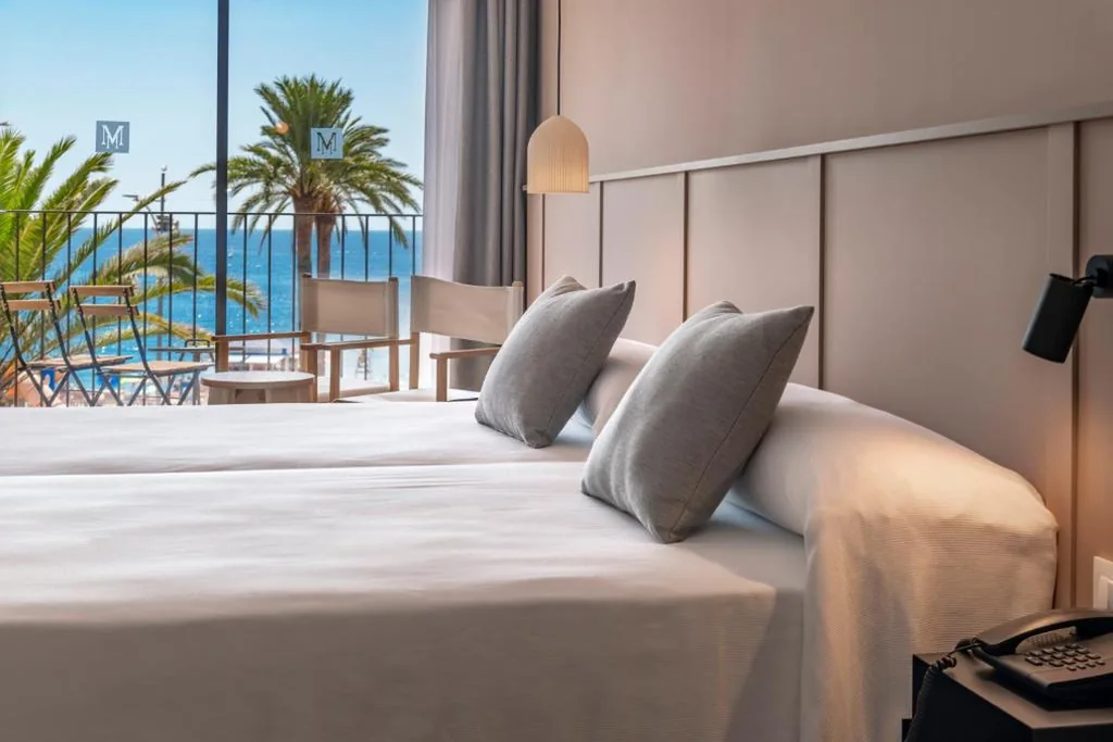 Tweepersoonskamer met uitzicht op zee - 1 of 2 bedden en extra bed — GHT Miratge - Only Adults 18 and up