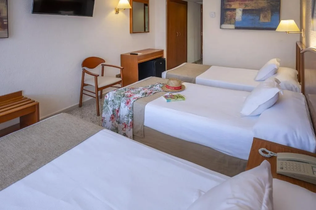 Camera Doppia (1 o 2 letti) con Vista Piscina - 2 adulti e 1 bambino — GHT Oasis Park & Spa
