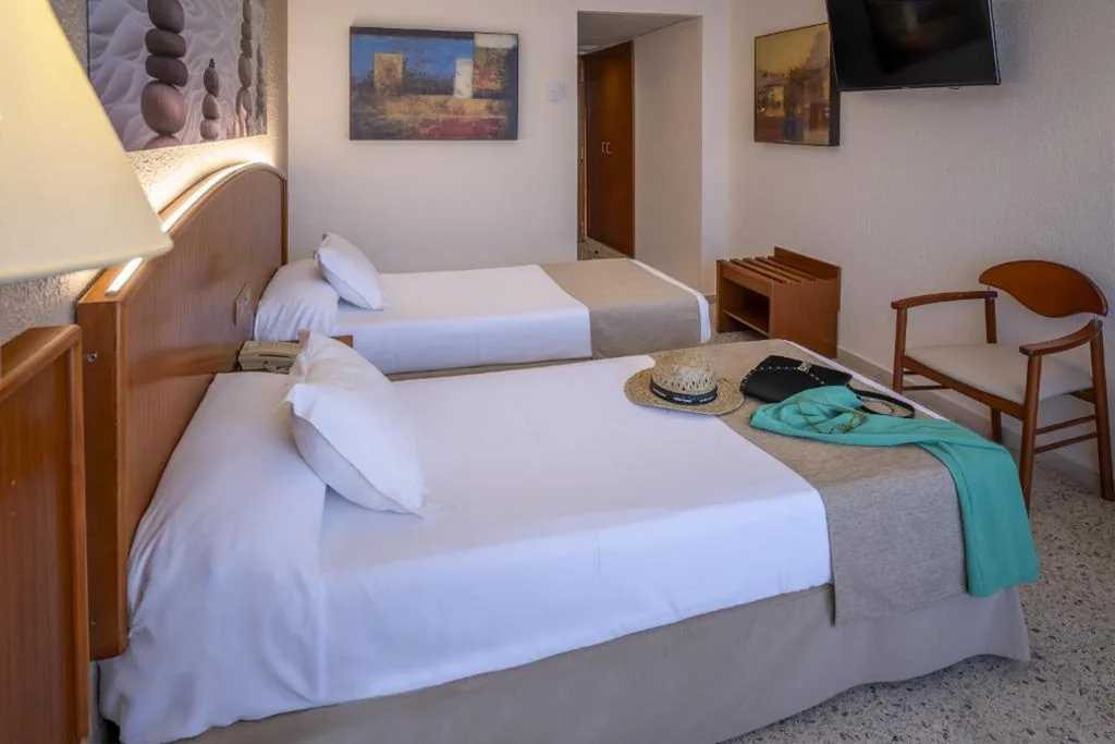 Camera Doppia con Balcone e Vista Piscina - 2 letti — GHT Oasis Park & Spa