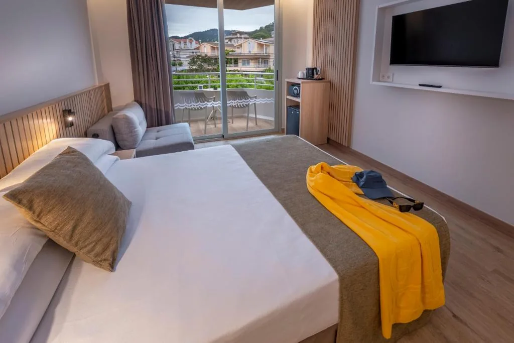 Quarto Duplo com Varanda - 1 ou 2 camas — GHT Oasis Tossa & Spa