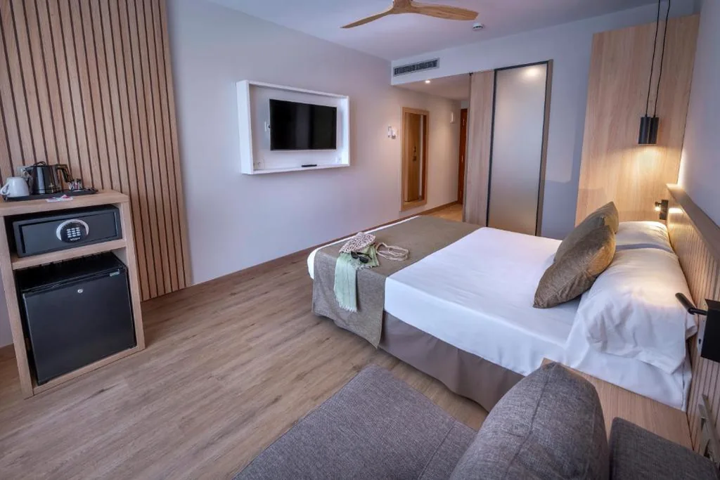 Quarto Individual — GHT Oasis Tossa & Spa