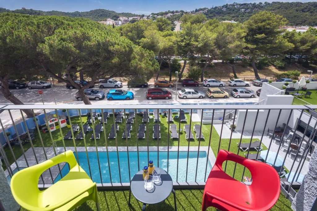 Camera doppia con vista piscina - 1 o 2 letti — GHT Sa Riera