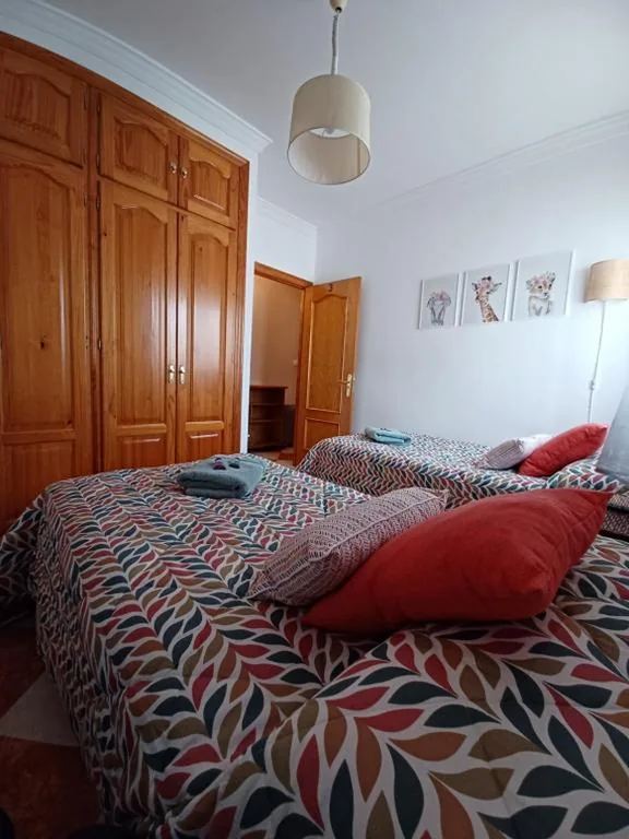 Quarto Duplo com Casa de Banho Partilhada - 2 Camas — Gibraltar Views Guest House