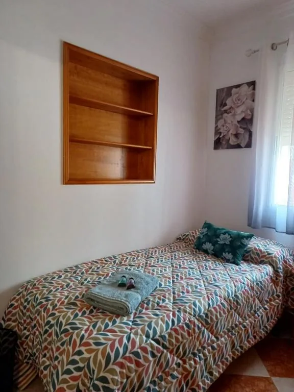 Quarto Individual com Casa de Banho Partilhada — Gibraltar Views Guest House