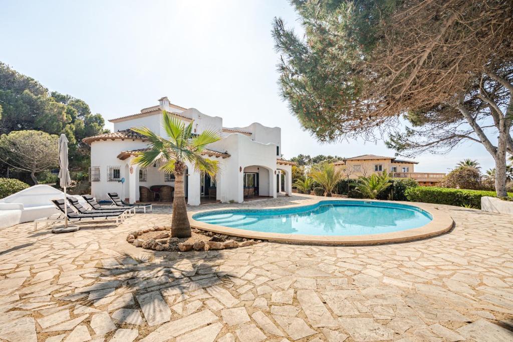 Gigantische Villa mit Meerblick, Panoramablick & Pool-Oase