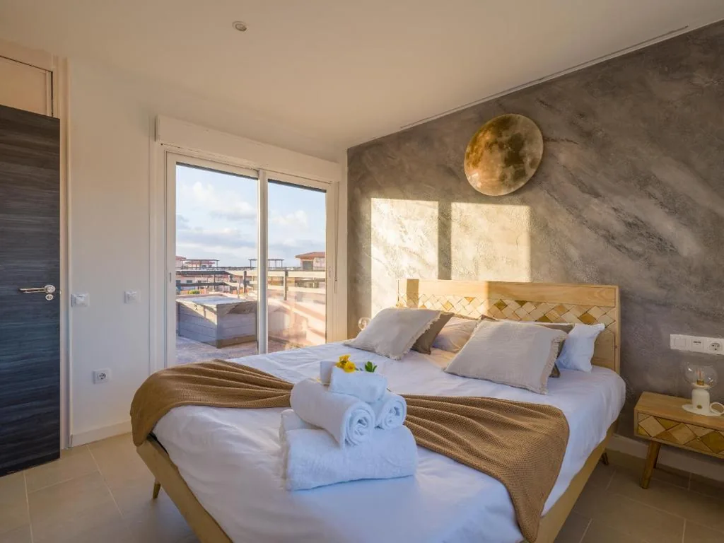 Giraud I - Modern villa next to the sea with jacuzzi & Pool