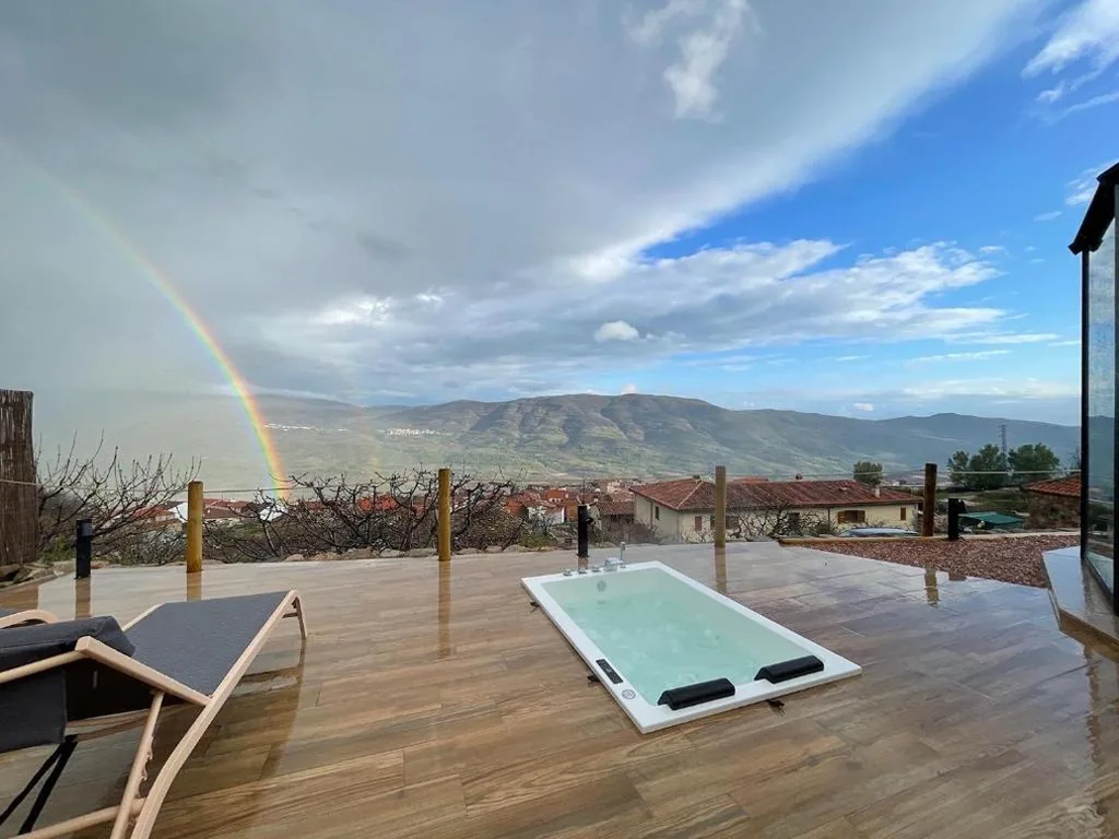 Deluxe Suite with hot tub — Glamping El Regajo Valle del Jerte